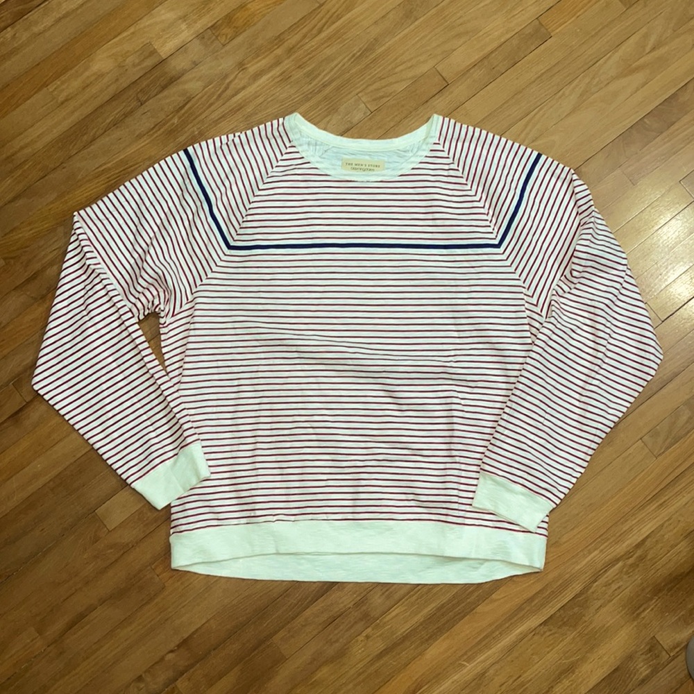 The men’s shop Bloomingdale’s long sleeve pullover